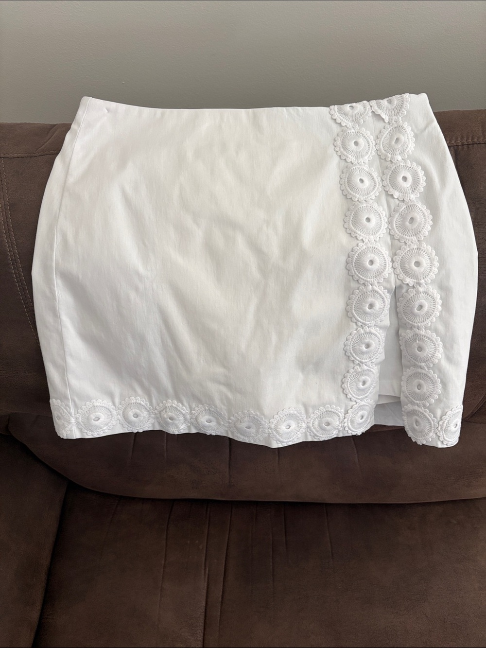 crown & ivy White Eyelet-Trim Mini Skort